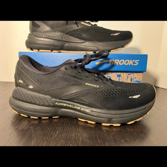 Brooks Adrenaline GTS 23 Running Shoes Black/Cream/Biscuit Womens Size 9.5